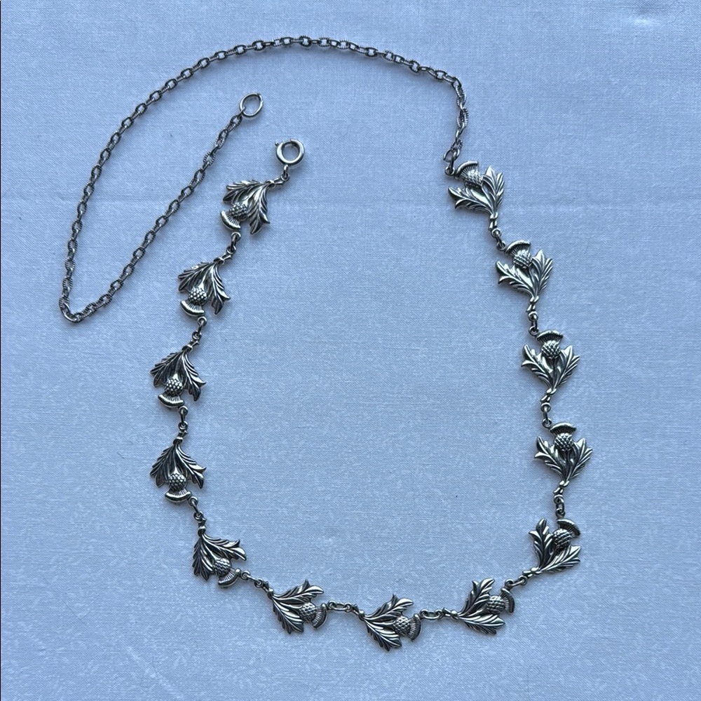 Silver tone Scalloped Collar Necklace with‎ Polished Finish